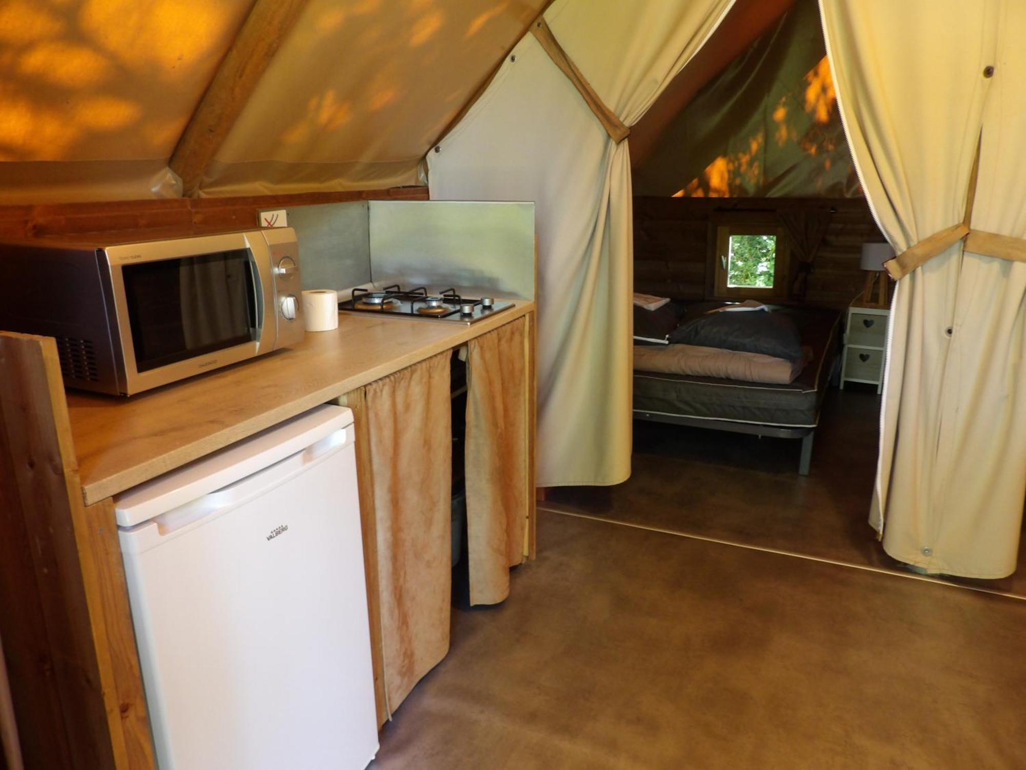 Camping Smile & Braudieres Mezieres-sous-Lavardin Экстерьер фото